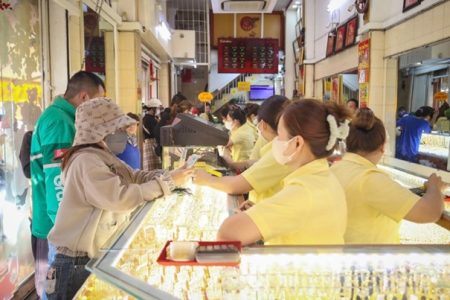 Siết mua bán vàng trái phép