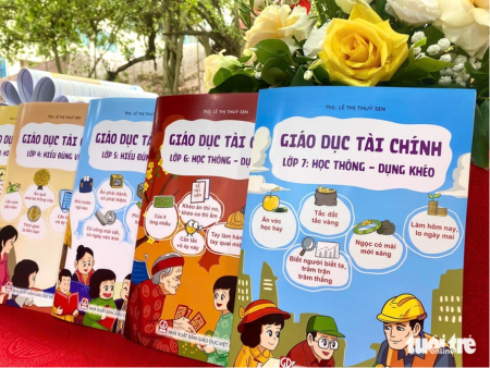 Ra mắt bộ sách 'Giáo dục tài chính' từ lớp 1 đến lớp 12